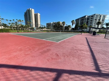 Tennis court at bay park
